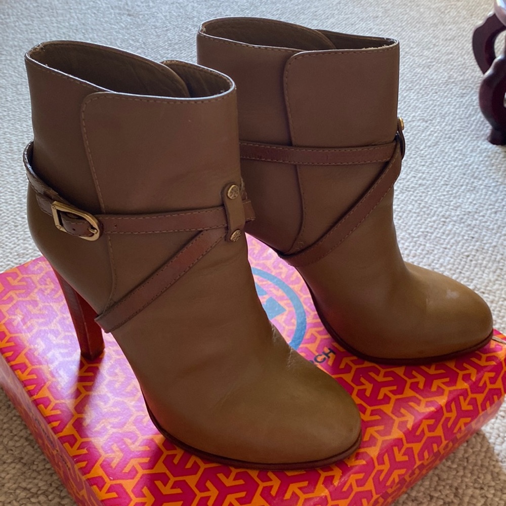 Tory Burch Vicuña Dorese high heel bootie size 9